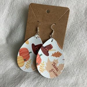 3/$15 🛍️ Thanksgiving holiday faux leather tear drop earring | pumpkin leaves